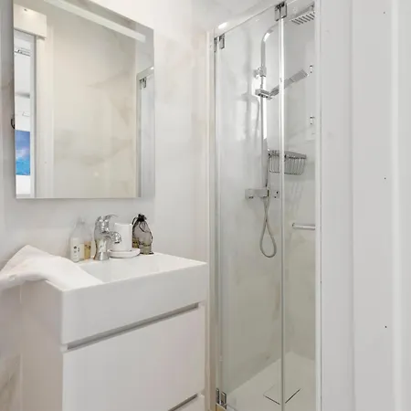 Apartment Miraflores House With Garden And Pool By Costarentals - Ref 125 *